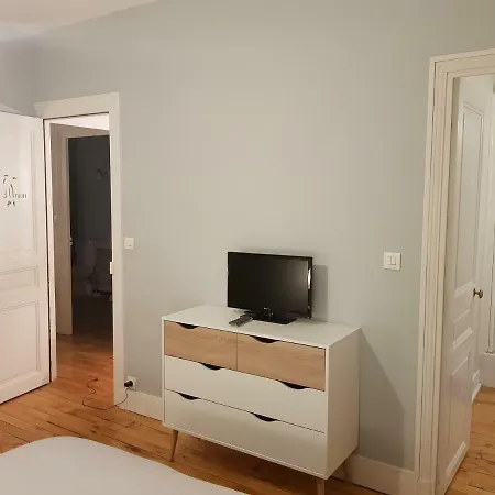 La Maison Jehan Fouquet Alojamento de Acomodação e Pequeno-almoço *