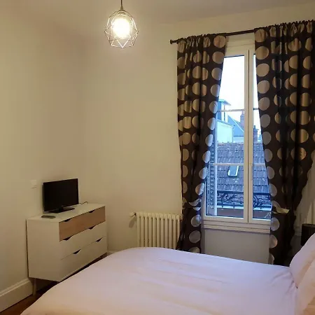 La Maison Jehan Fouquet Bed and breakfast *