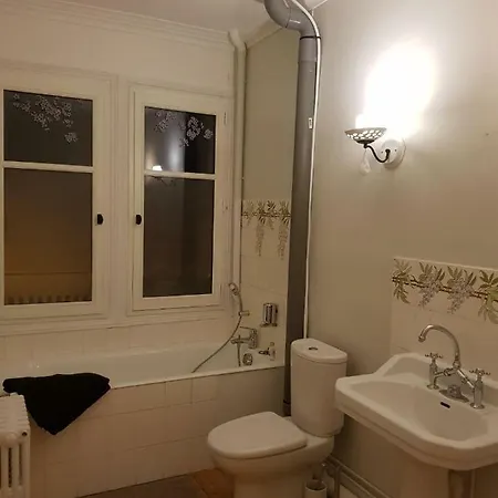 La Maison Jehan Fouquet Bed and breakfast Tours